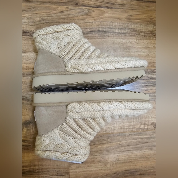 UGG Classic Mini Chunky Knit, natural, size US 9 - Picture 7 of 13